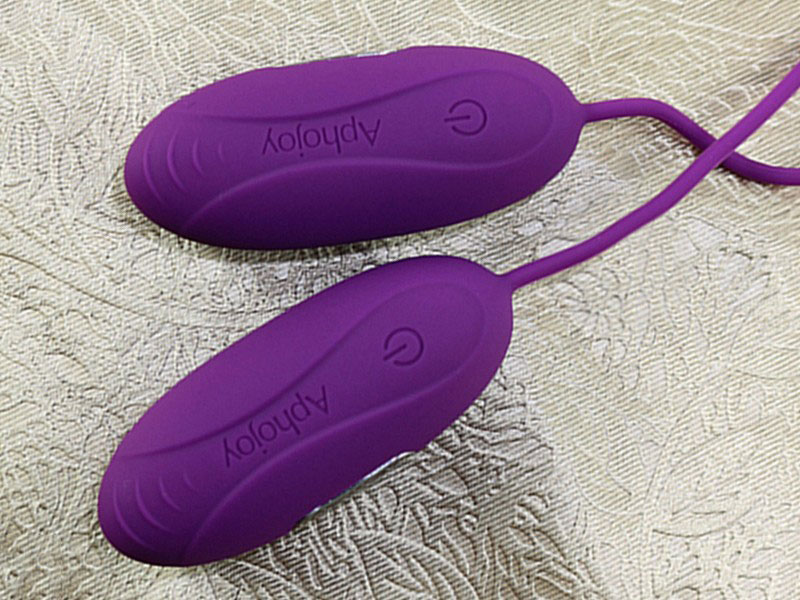 Trứng rung tình yêu massage hai đầu Aphojoy màu tím